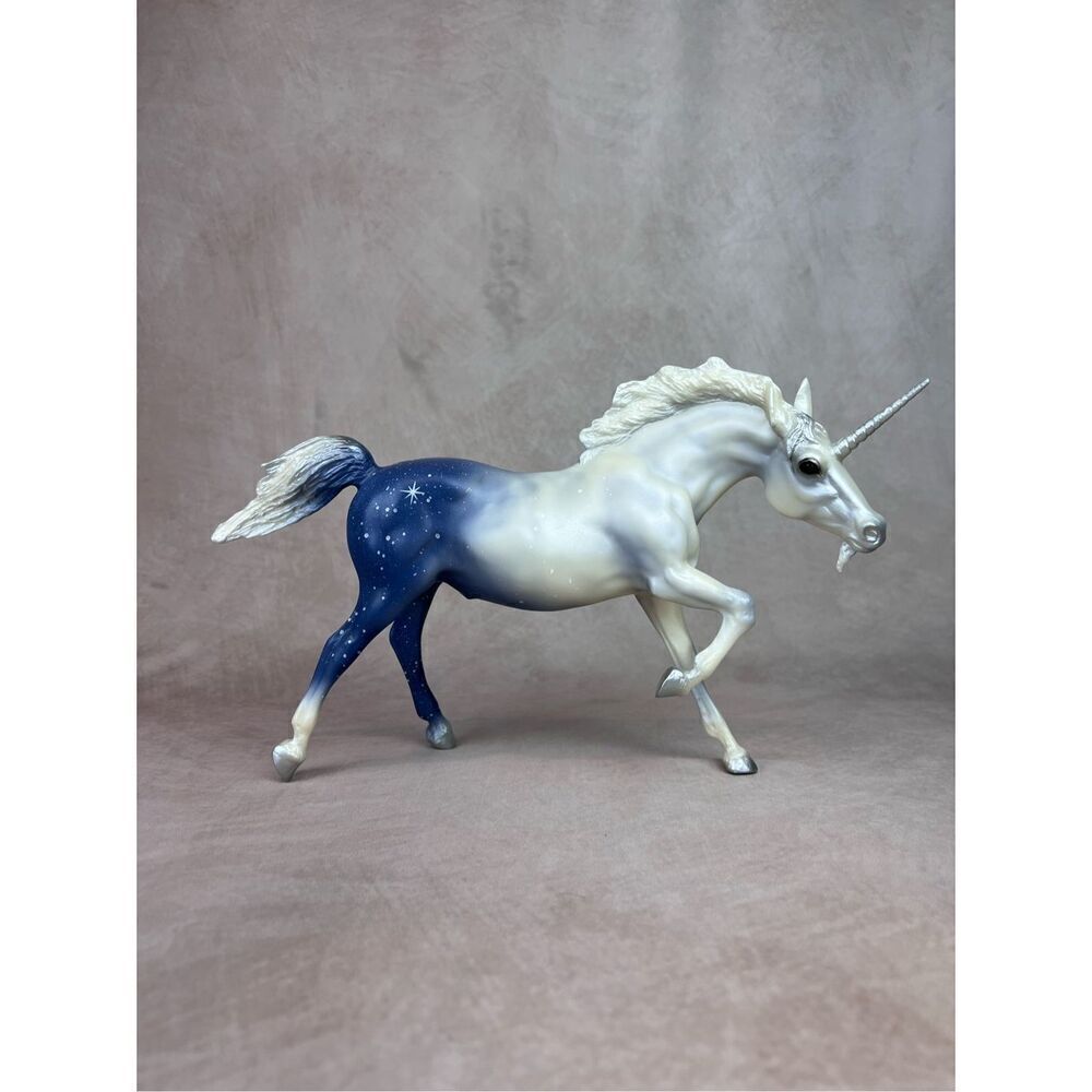 Breyer Running Stallion Unicorn Stardust Silver Shading Star 2000-2005